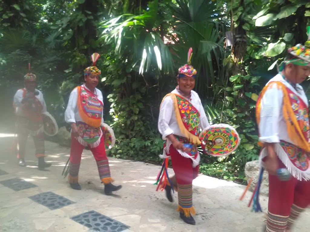 Xcaret - voladores de papantla Fonte: Tamara Rumo ao Porto