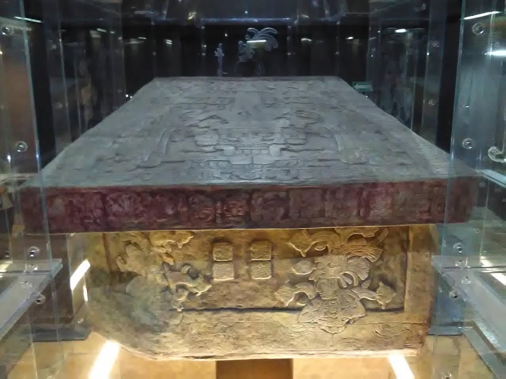 Palenque - museu da zona arqueológica: Túmulo de Pakal Fonte: Tamara Rumo ao Porto